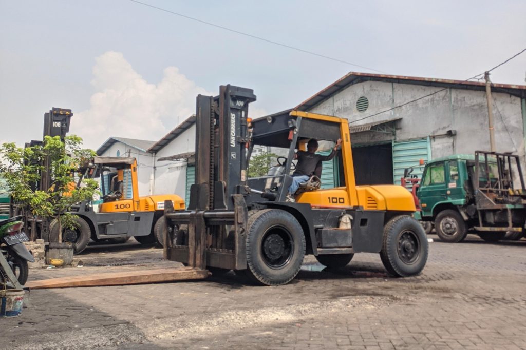  sewa forklift 10 ton
