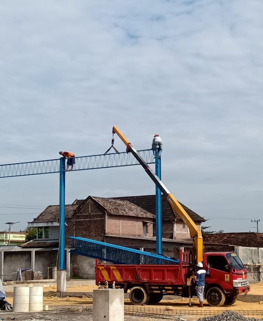Sewa Truk Crane Harian
