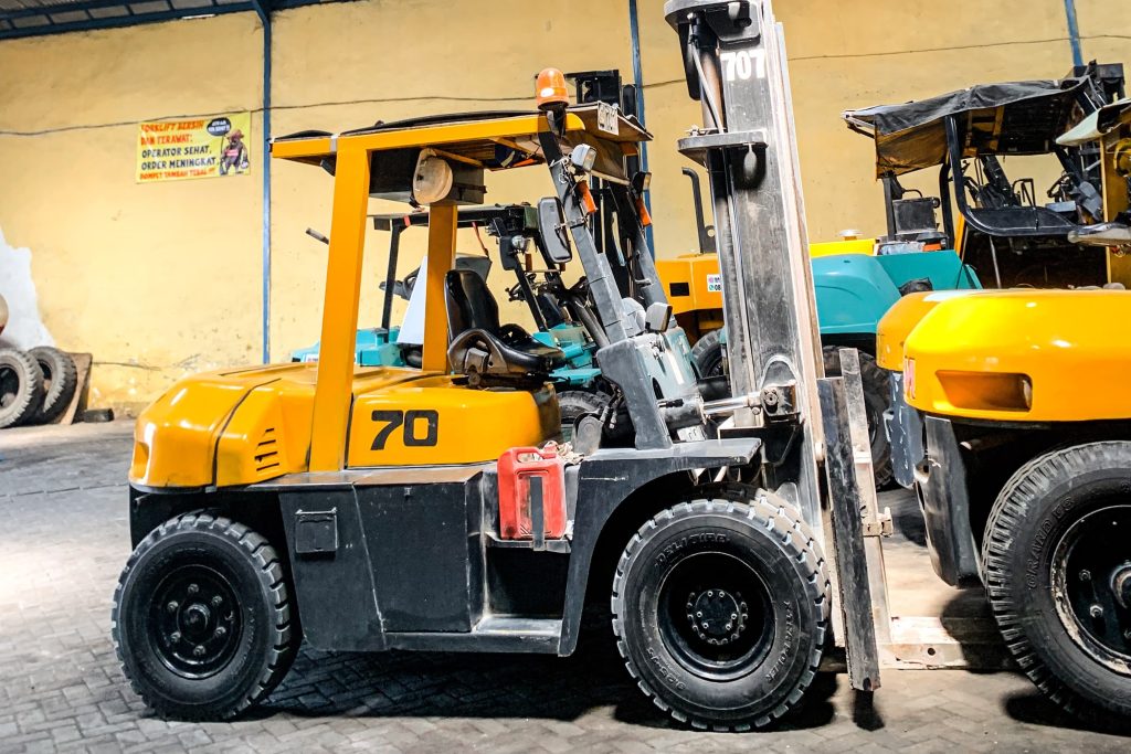 sewa forklift harian lakarsantri 3 ton