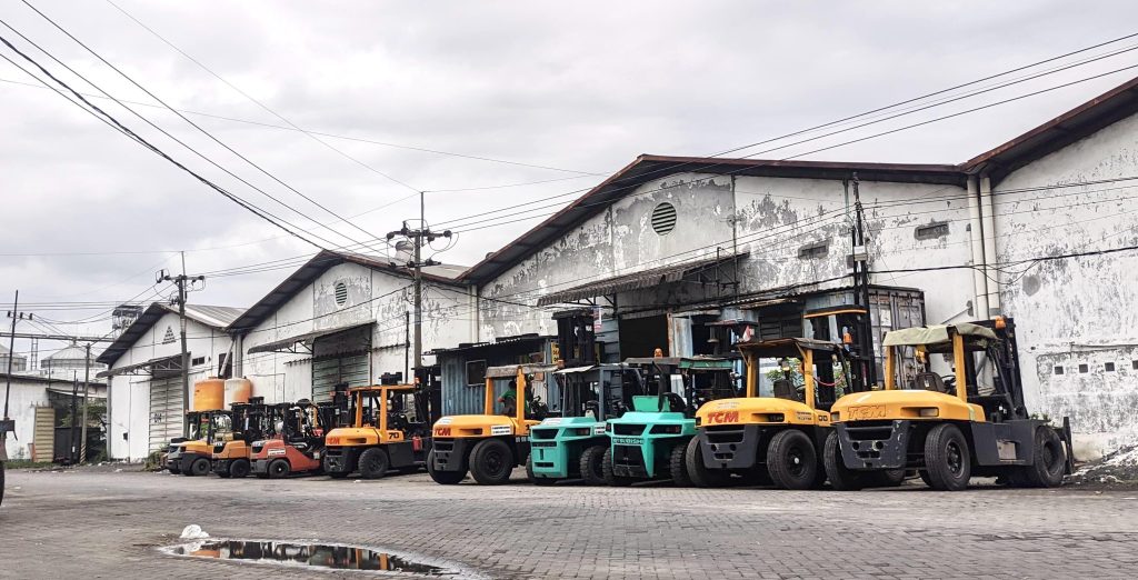 sewa forklift harian surabaya