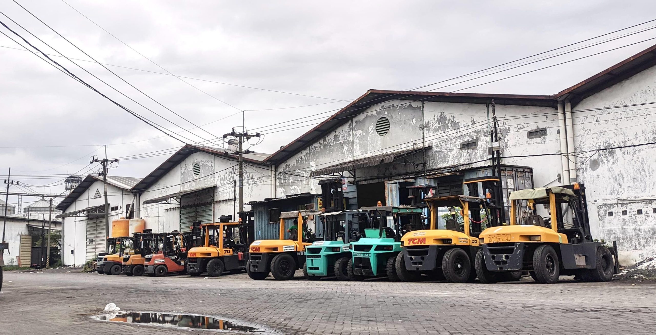 Sewa Forklift Harian Surabaya, 3 ton sampai 25 ton