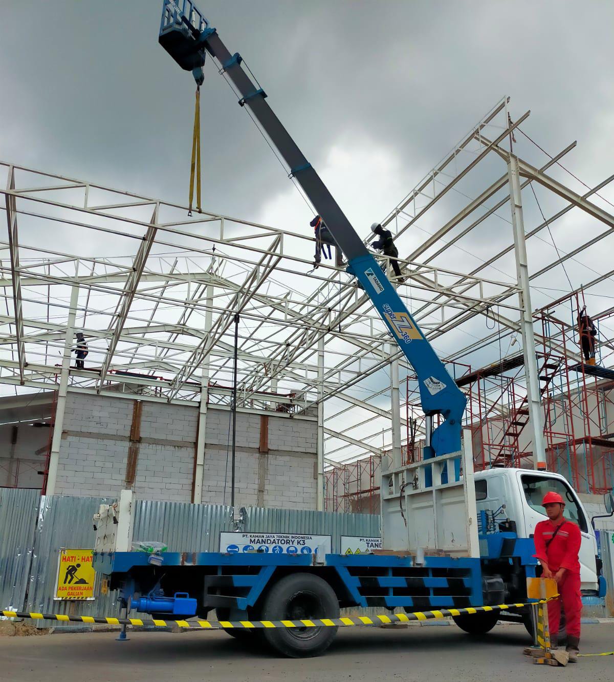 Sewa Skylift Surabaya – bisa sewa harian