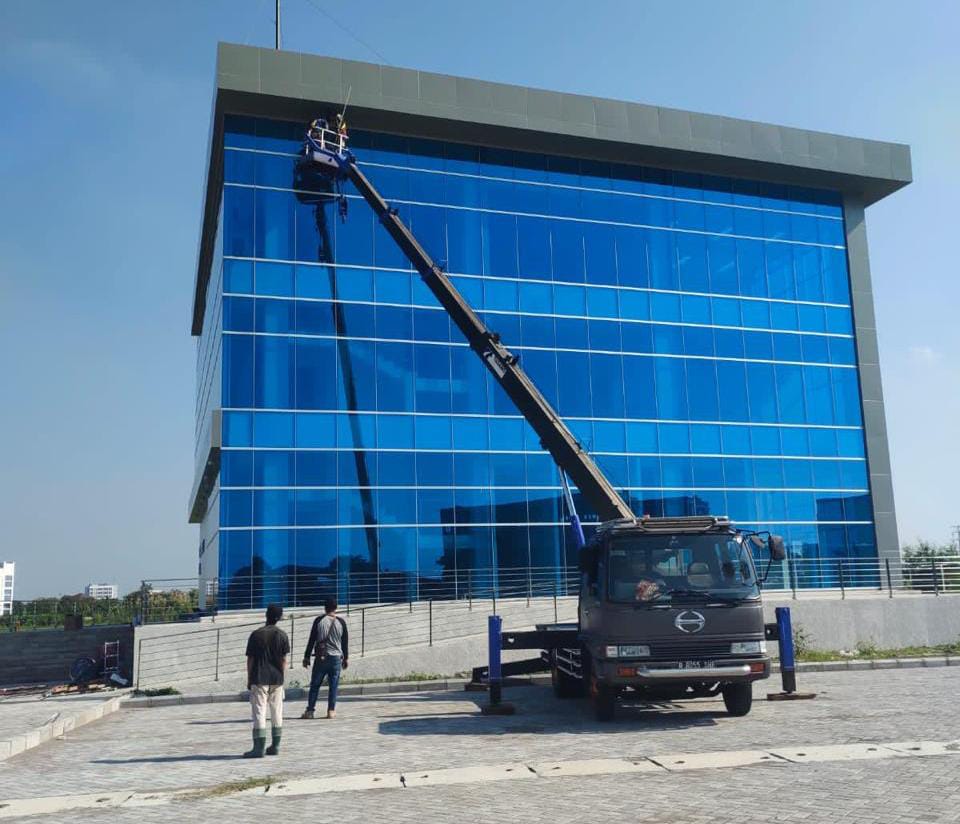 Sewa Skylift 15 Meter Malang